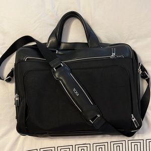 Tumi Nylon & Leather Briefcase. Great condition. Padded laptop sleeve. Storage!